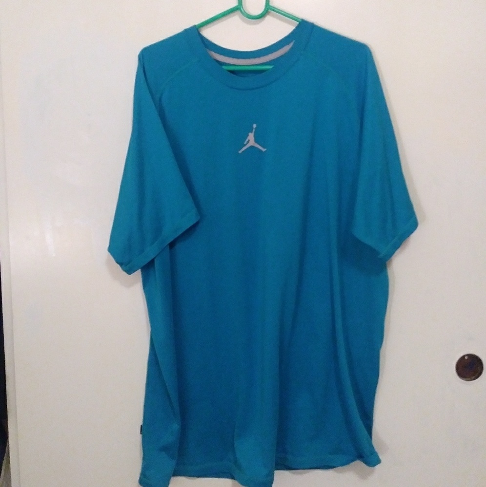 Airt Jordan athletic shirt